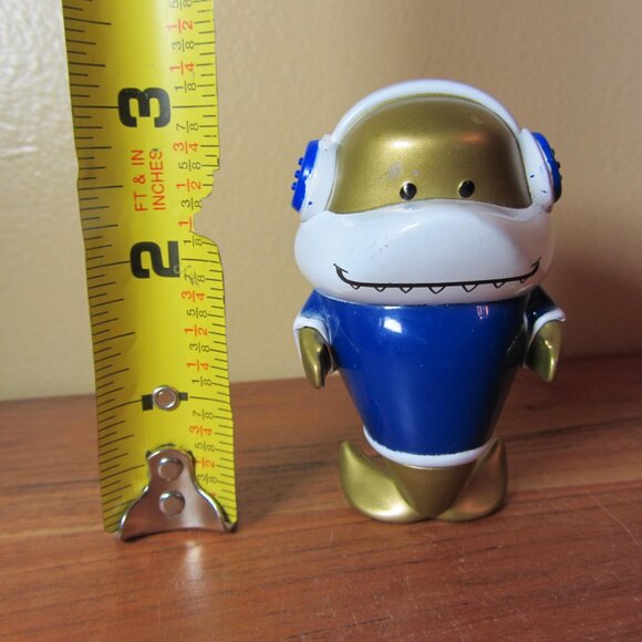 Ryan’s World Mini figure gold Gil shark (W5362) - Picture 3 of 6